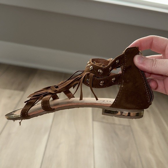 EUC Girls Size 12 Toddler Link Brand Little Girls Sandals Fringe Moccasins Style - Picture 7 of 11